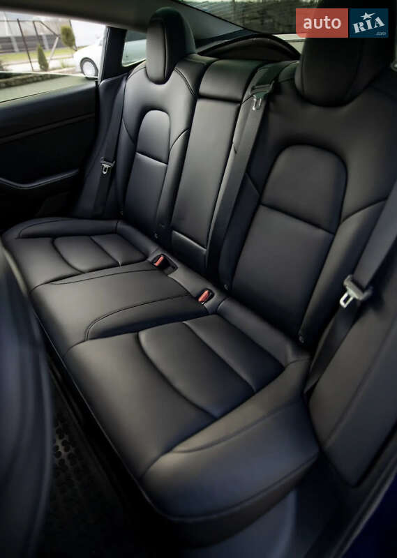 Седан Tesla Model 3 2022 в Виннице