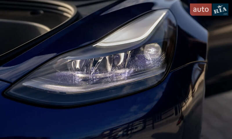 Седан Tesla Model 3 2022 в Виннице