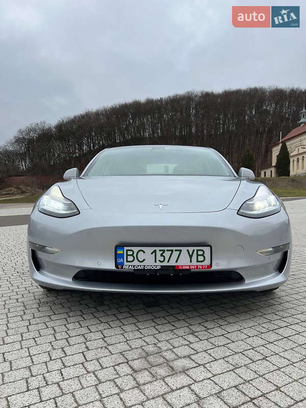 Седан Tesla Model 3 2018 в Львові