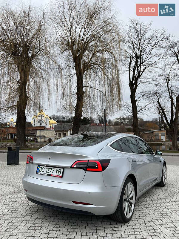Седан Tesla Model 3 2018 в Львові