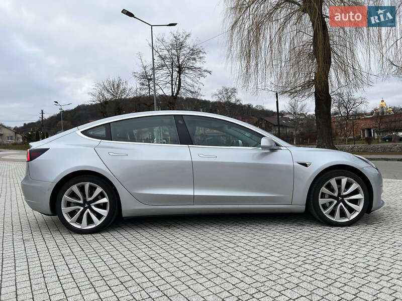 Седан Tesla Model 3 2018 в Львові