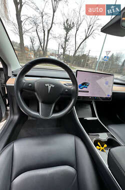 Седан Tesla Model 3 2018 в Львові