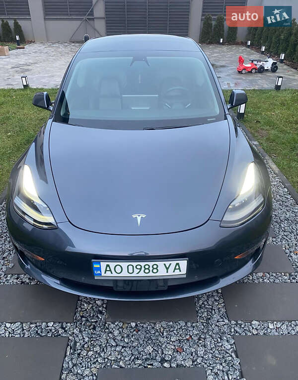 Седан Tesla Model 3 2021 в Ужгороді