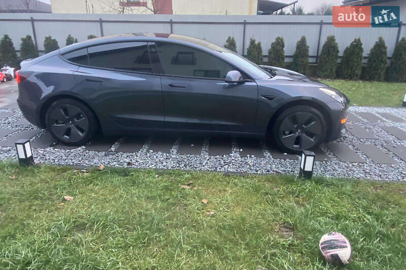 Седан Tesla Model 3 2021 в Ужгороді