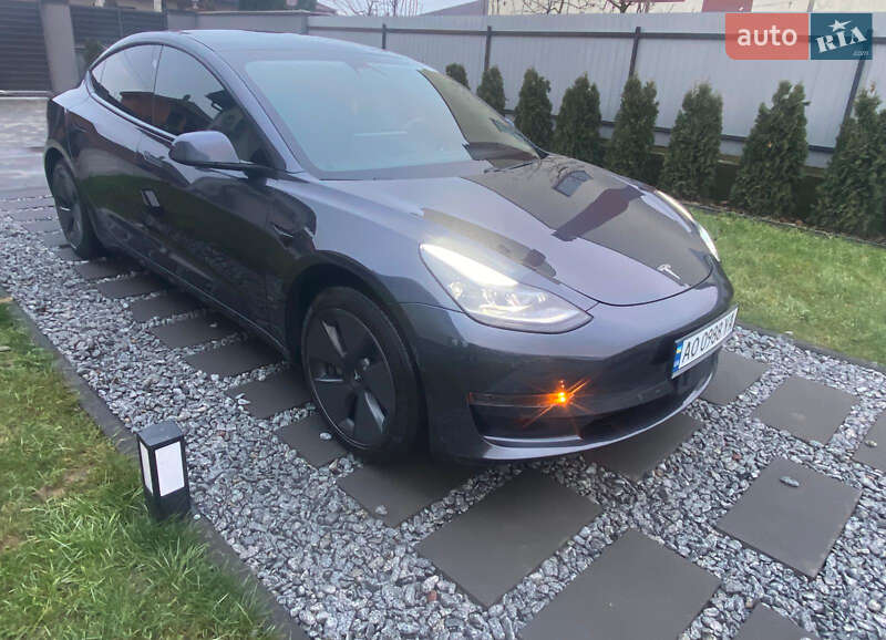 Седан Tesla Model 3 2021 в Ужгороді