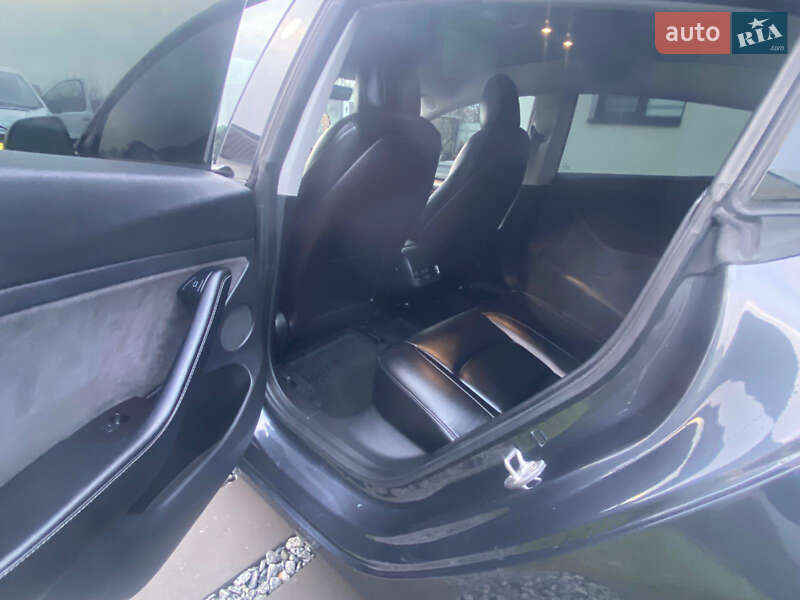 Седан Tesla Model 3 2021 в Ужгороді