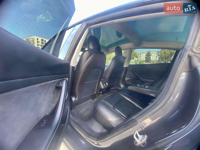 Седан Tesla Model 3 2021 в Ужгороді