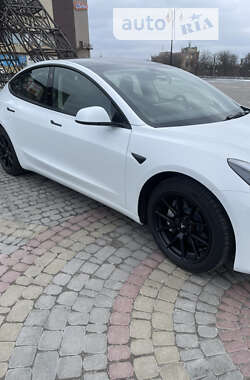 Седан Tesla Model 3 2023 в Чутове