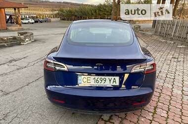 Седан Tesla Model 3 2023 в Черновцах