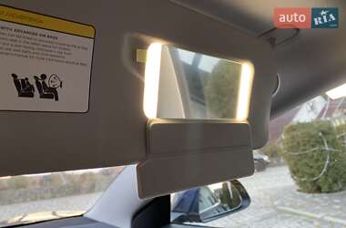 Седан Tesla Model 3 2023 в Чернівцях
