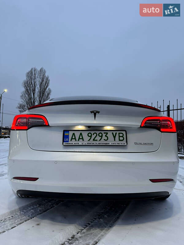 Седан Tesla Model 3 2020 в Києві