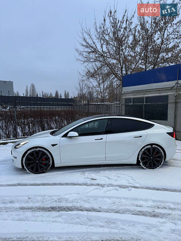 Седан Tesla Model 3 2020 в Києві