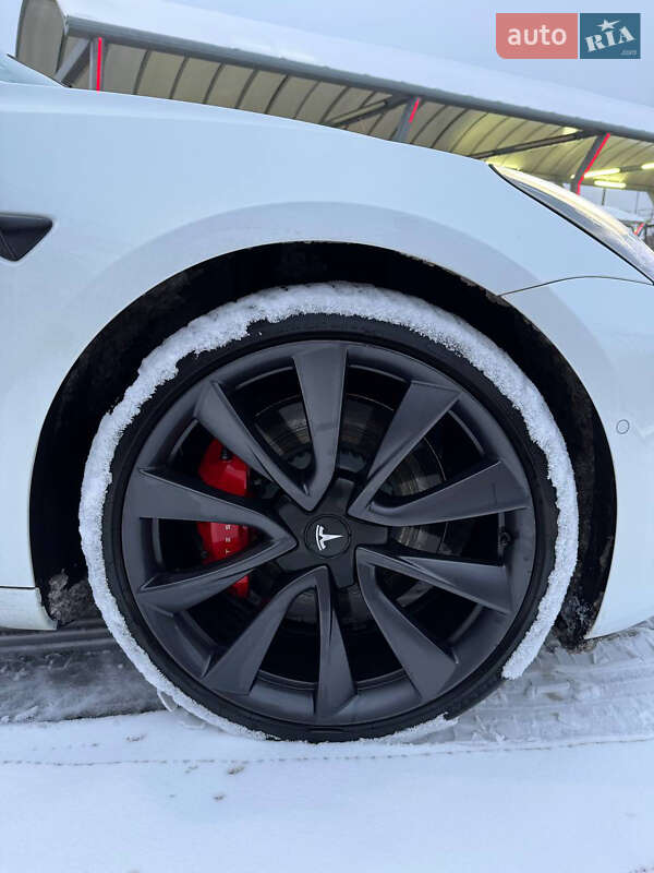 Седан Tesla Model 3 2020 в Києві