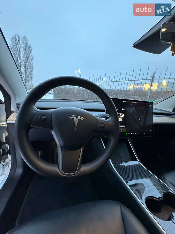 Седан Tesla Model 3 2020 в Києві