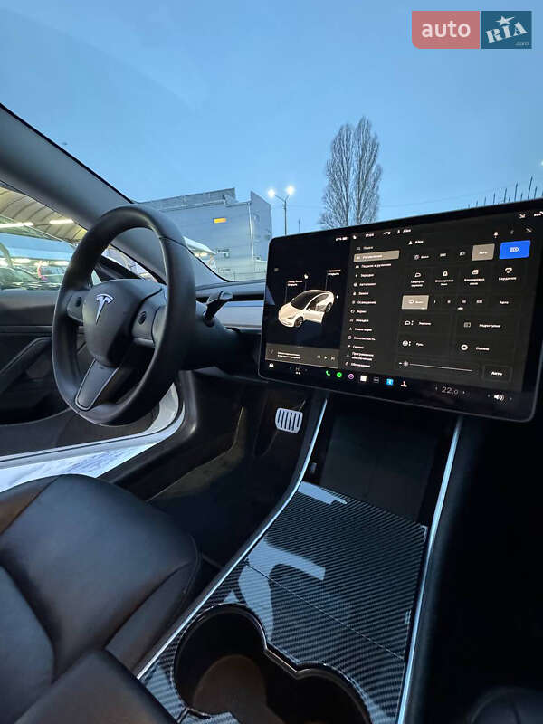 Седан Tesla Model 3 2020 в Києві