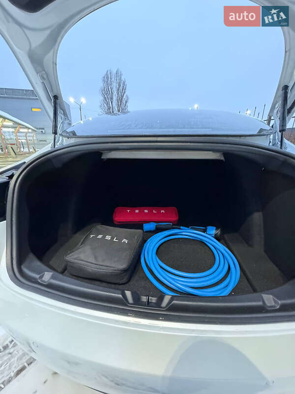 Седан Tesla Model 3 2020 в Києві