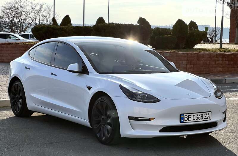 Седан Tesla Model 3 2022 в Николаеве