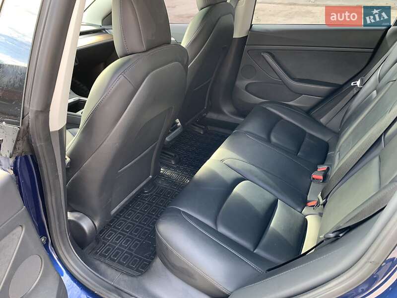 Седан Tesla Model 3 2022 в Кропивницькому