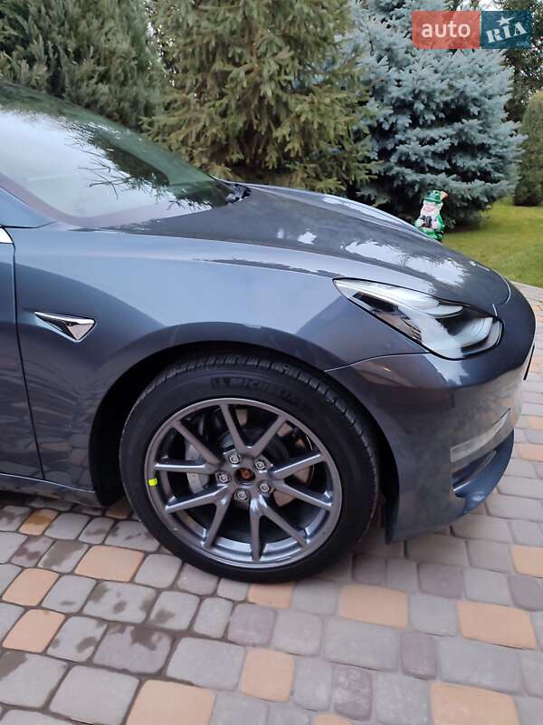 Седан Tesla Model 3 2019 в Запоріжжі