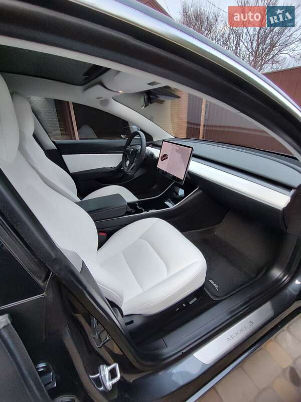 Седан Tesla Model 3 2019 в Запоріжжі