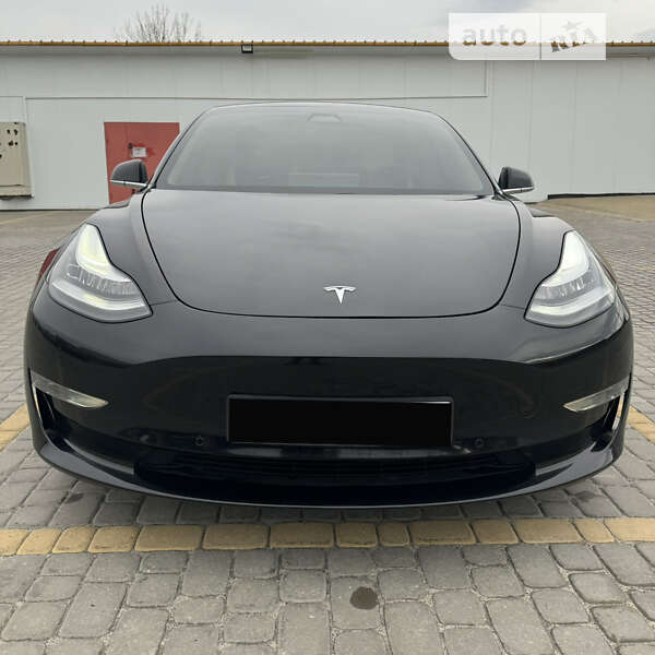 Седан Tesla Model 3 2019 в Львове