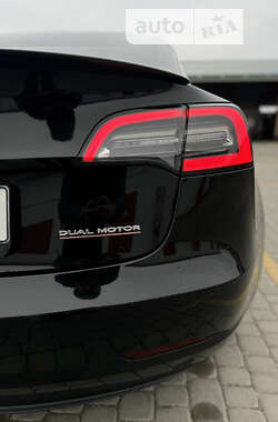 Седан Tesla Model 3 2019 в Львове