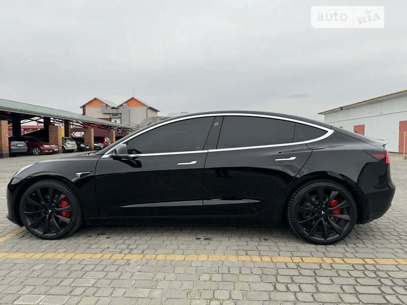 Седан Tesla Model 3 2019 в Львове