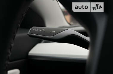 Седан Tesla Model 3 2019 в Львове
