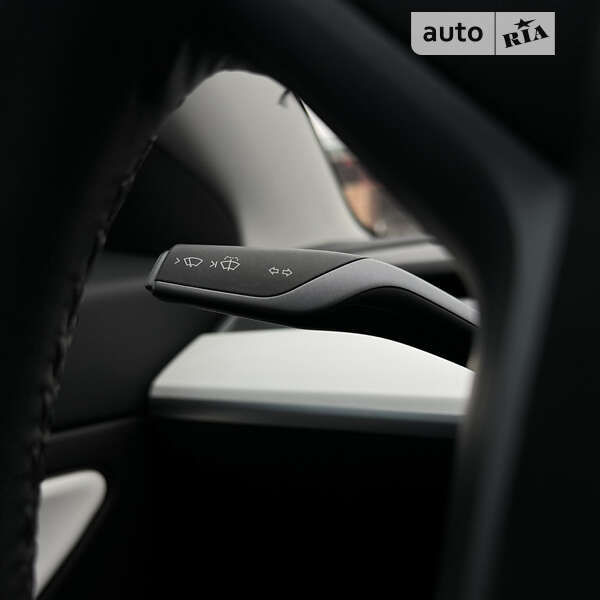 Седан Tesla Model 3 2019 в Львове