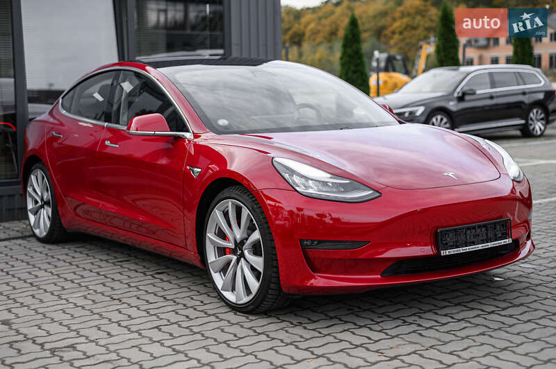 Седан Tesla Model 3 2019 в Львове