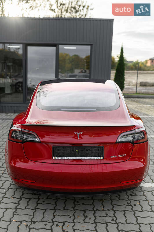 Седан Tesla Model 3 2019 в Львове