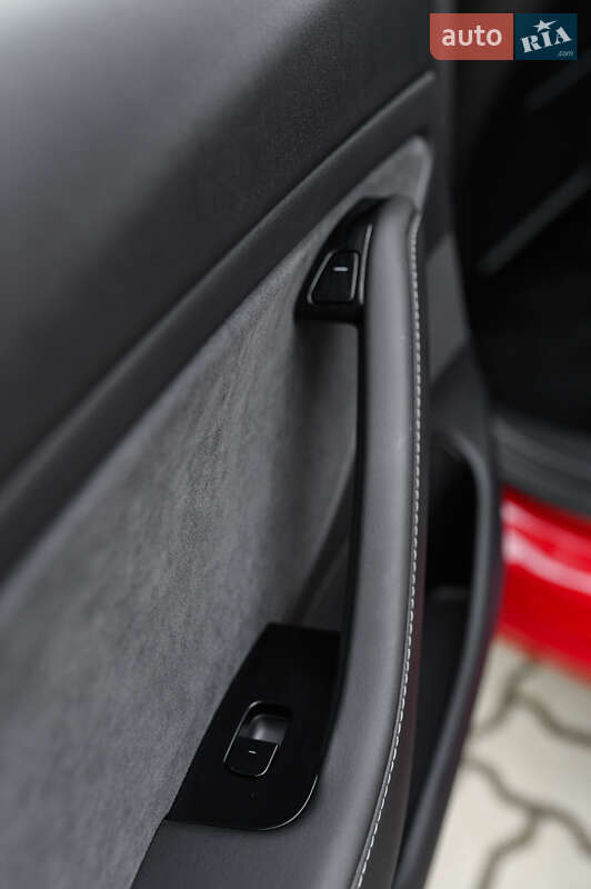Седан Tesla Model 3 2019 в Львове