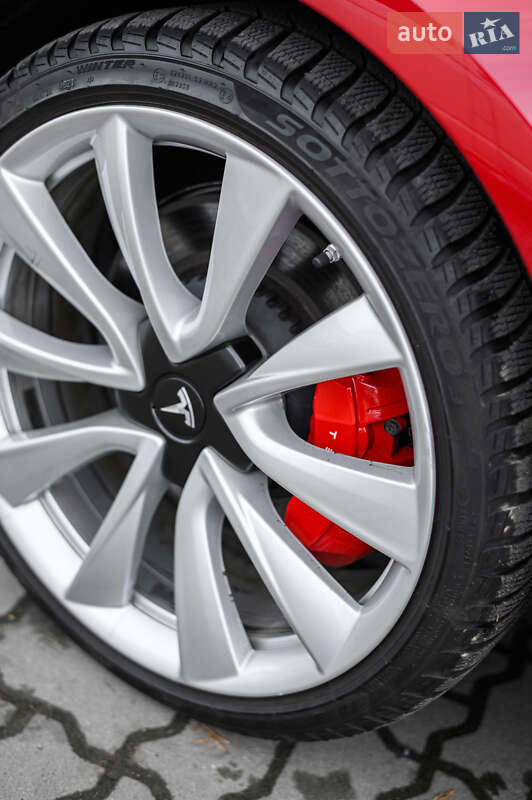 Седан Tesla Model 3 2019 в Львове