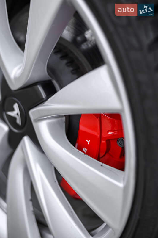 Седан Tesla Model 3 2019 в Львове