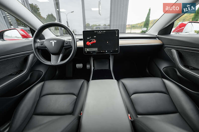 Седан Tesla Model 3 2019 в Львове
