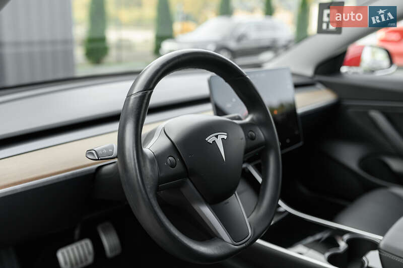 Седан Tesla Model 3 2019 в Львове