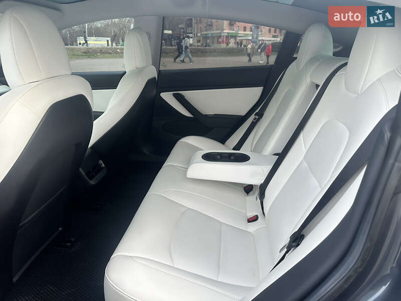 Седан Tesla Model 3 2019 в Николаеве