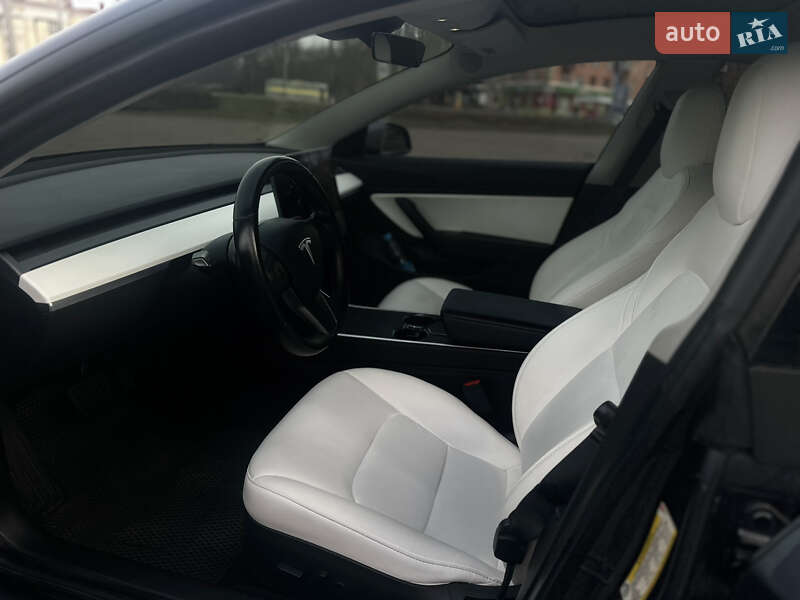 Седан Tesla Model 3 2019 в Николаеве