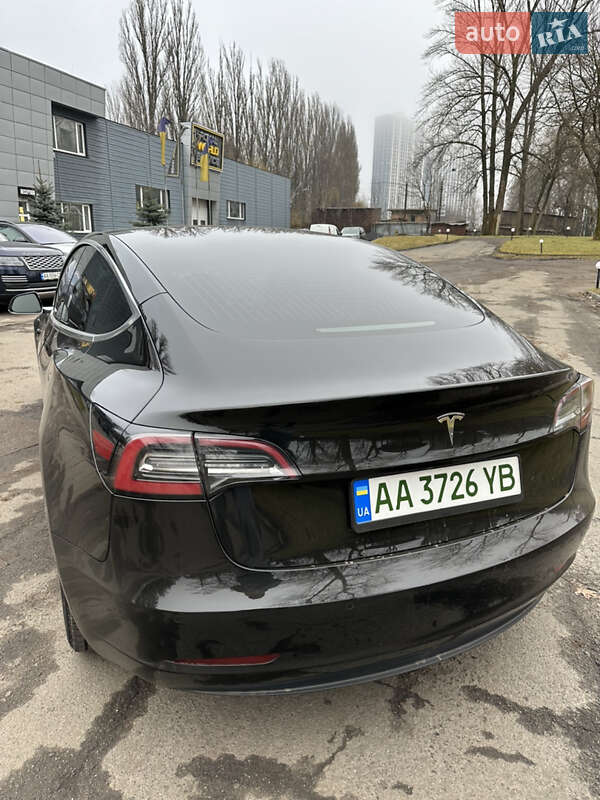 Седан Tesla Model 3 2019 в Киеве