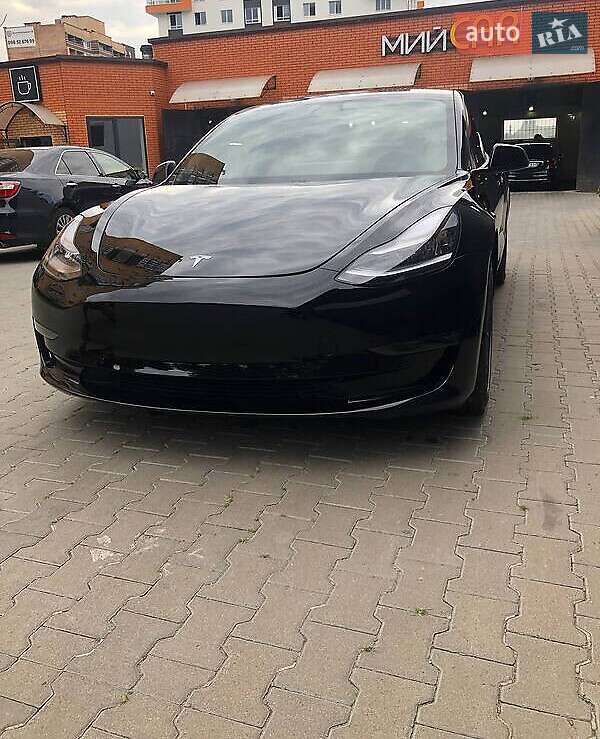 Седан Tesla Model 3 2020 в Виннице