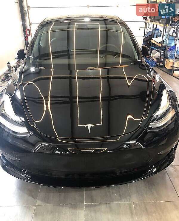 Седан Tesla Model 3 2020 в Виннице