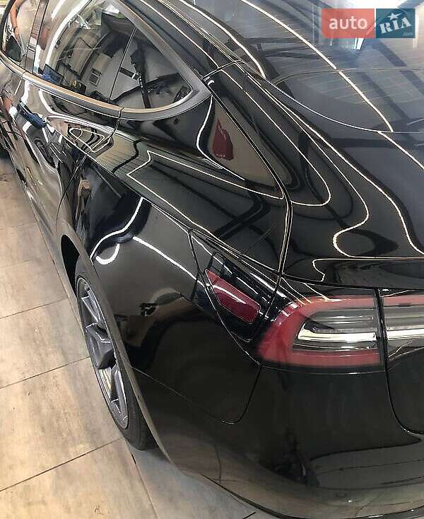 Седан Tesla Model 3 2020 в Виннице