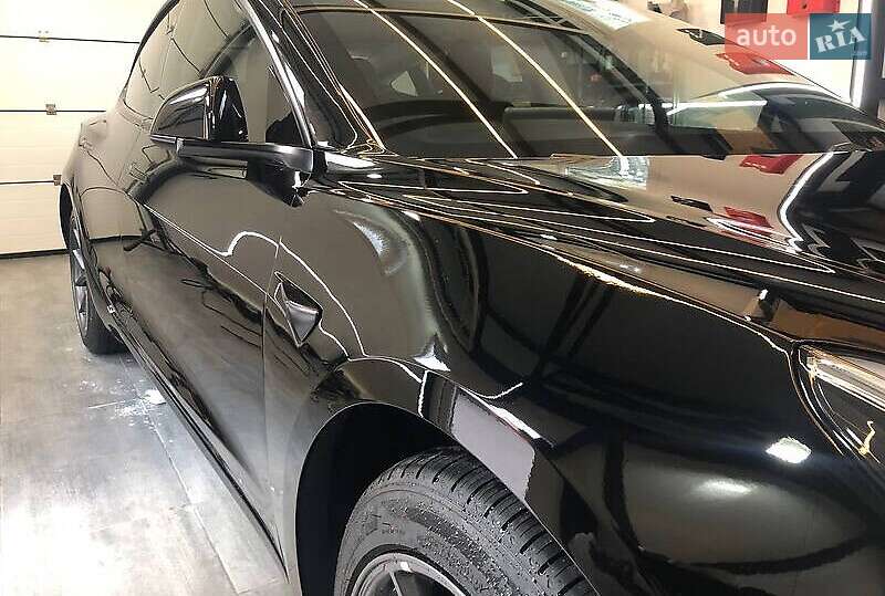 Седан Tesla Model 3 2020 в Виннице