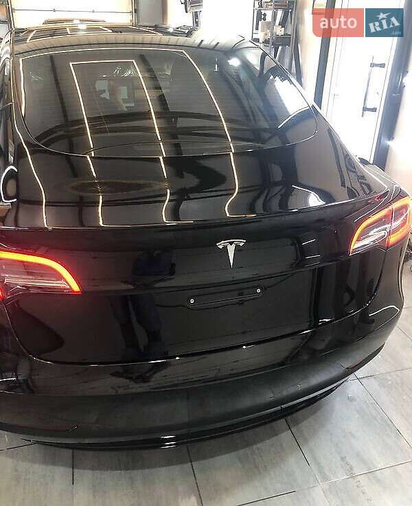 Седан Tesla Model 3 2020 в Виннице
