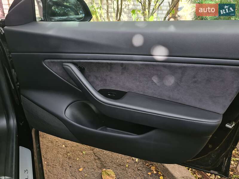 Седан Tesla Model 3 2018 в Первомайске