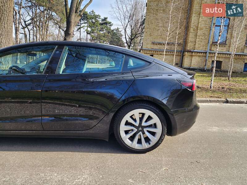 Седан Tesla Model 3 2021 в Киеве
