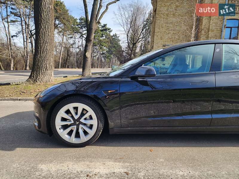 Седан Tesla Model 3 2021 в Киеве
