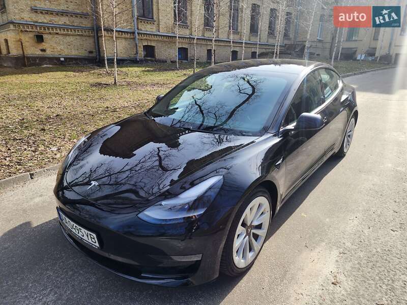 Седан Tesla Model 3 2021 в Киеве