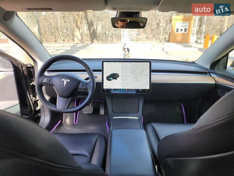 Седан Tesla Model 3 2021 в Киеве