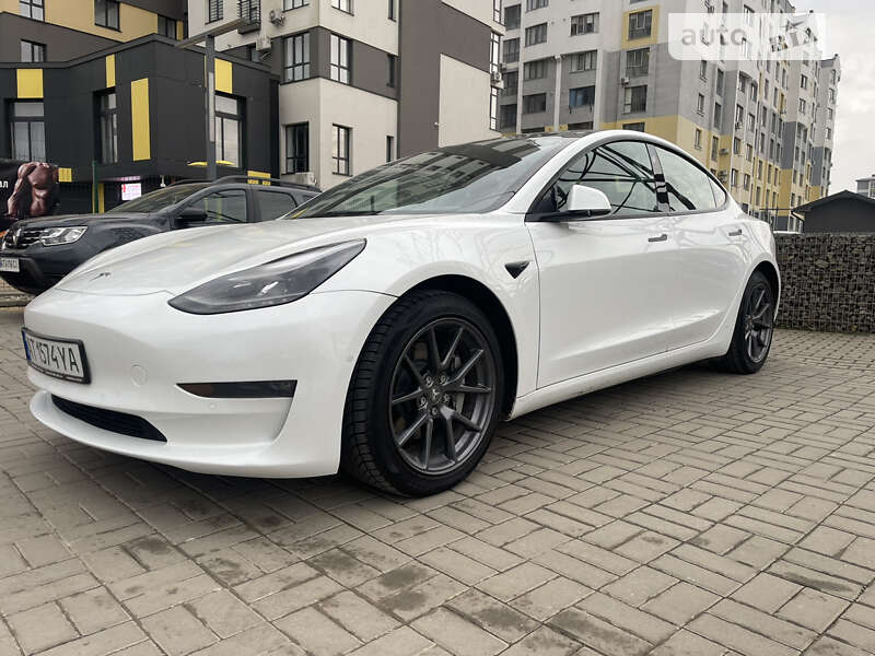 Седан Tesla Model 3 2021 в Ивано-Франковске